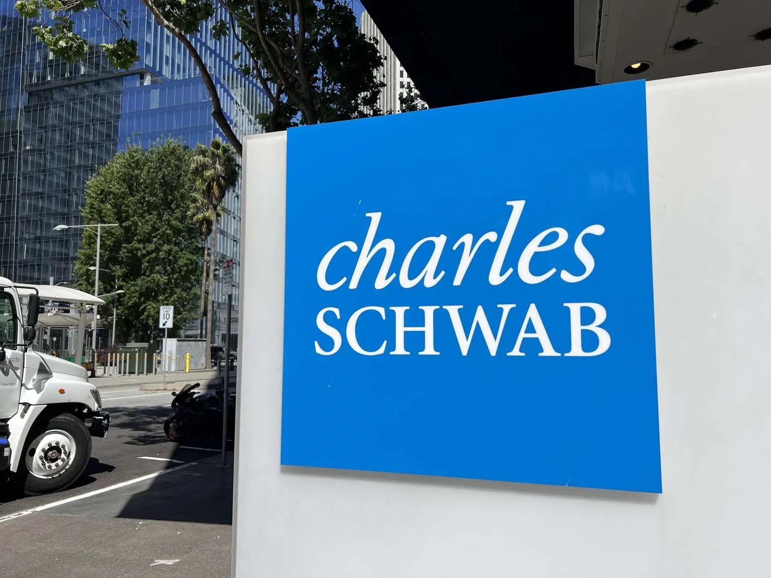 charles-schwab-just-launched-crypto-trading-a-bullish-game-changer-for-bitcoin-ethereum